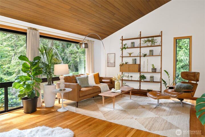 Property Photo:  4851  88th Place SE  WA 98040 