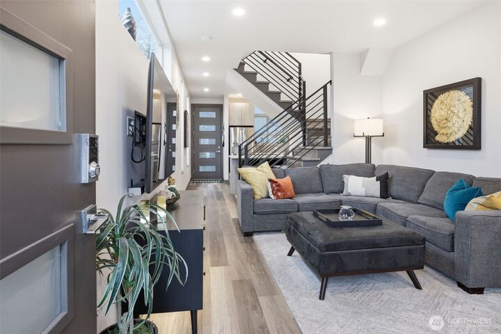 Property Photo:  5620  California Avenue SW A  WA 98136 