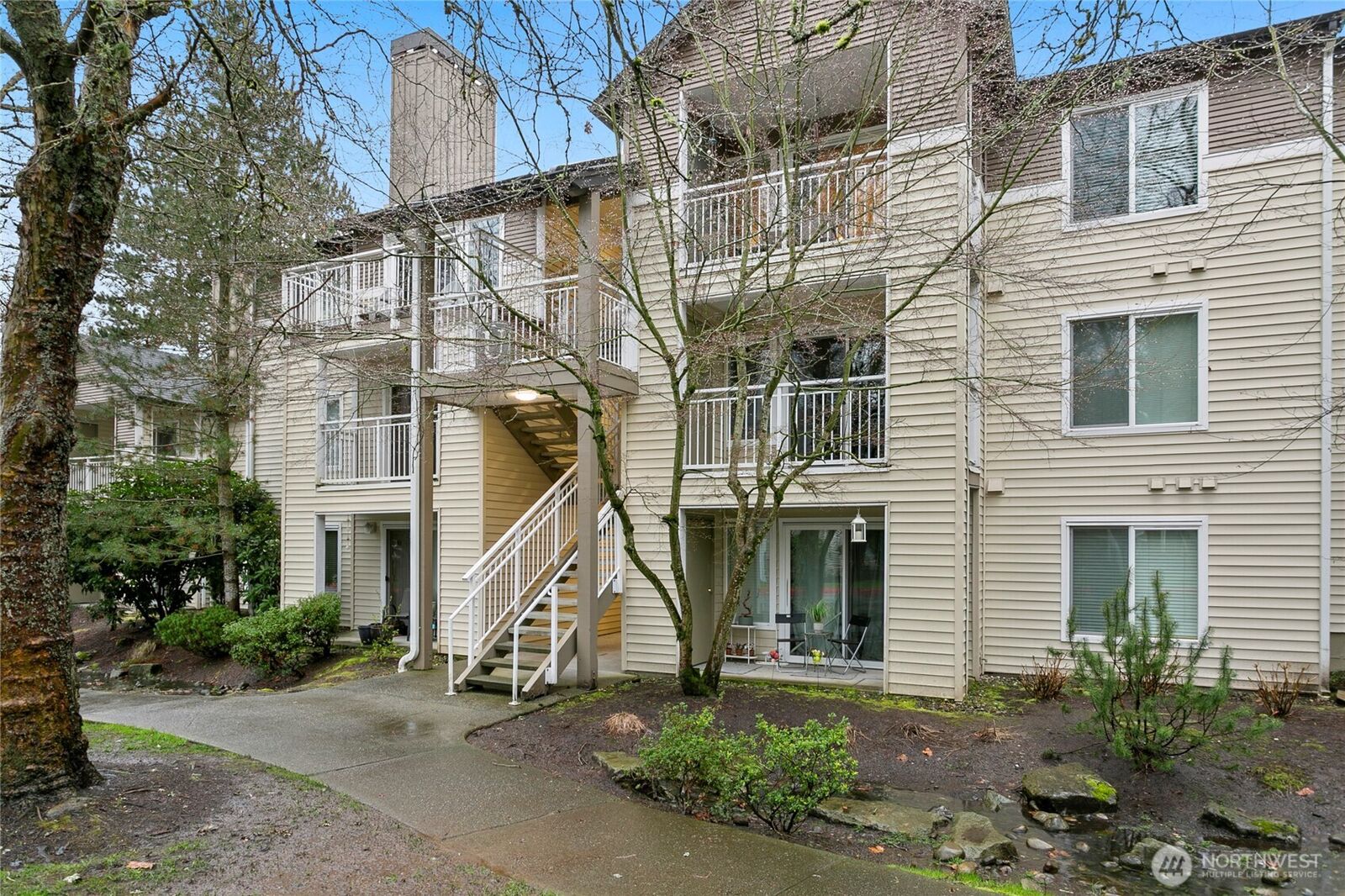 Property Photo:  12303  Harbour Pointe Boulevard U105  WA 98275 