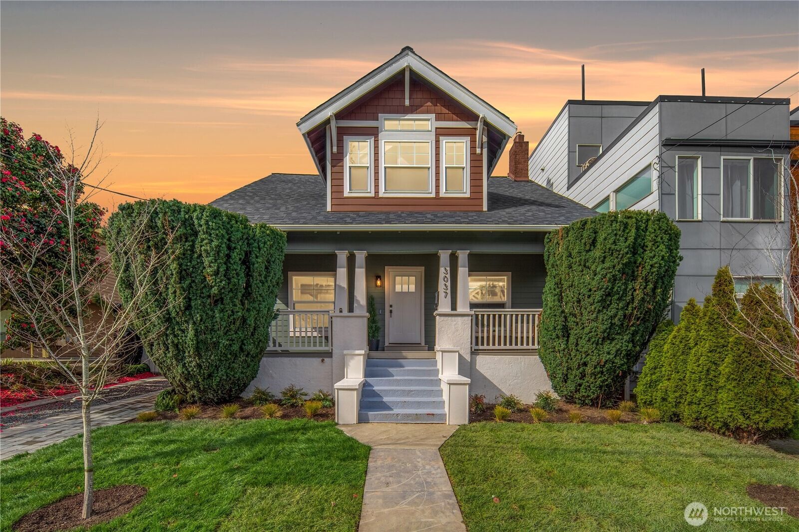 Property Photo:  3037  21st Avenue W  WA 98199 