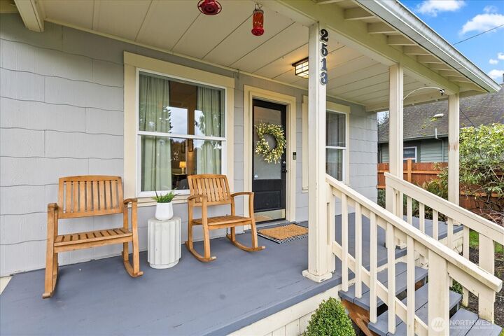 Property Photo:  2513  Cleveland Avenue  WA 98201 