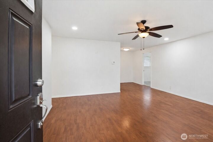 Property Photo:  4404 SE 3rd Place  WA 98059 