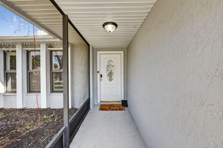 Property Photo:  841 SE Cavern Avenue  FL 34983 
