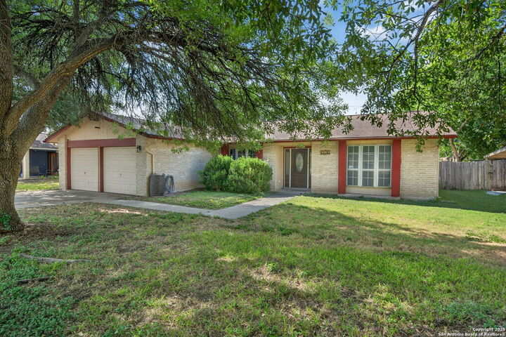 Property Photo: 6606 Courtyard TX 78239