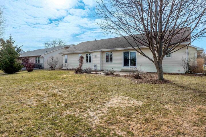 Property Photo:  2840 Newport Avenue  WI 54904 