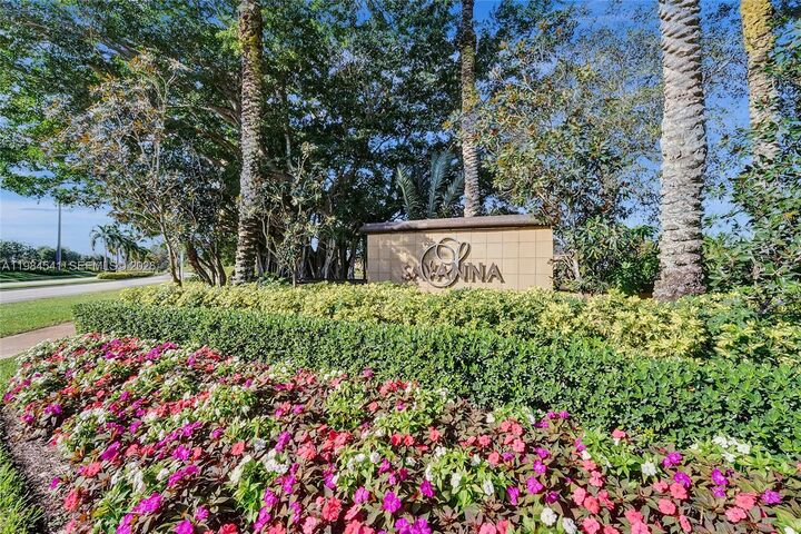 Property Photo:  930 Bluewood Ter  FL 33327 