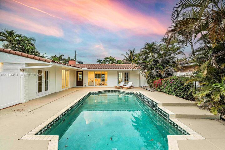 Property Photo:  1801 NE 20th St  FL 33305 