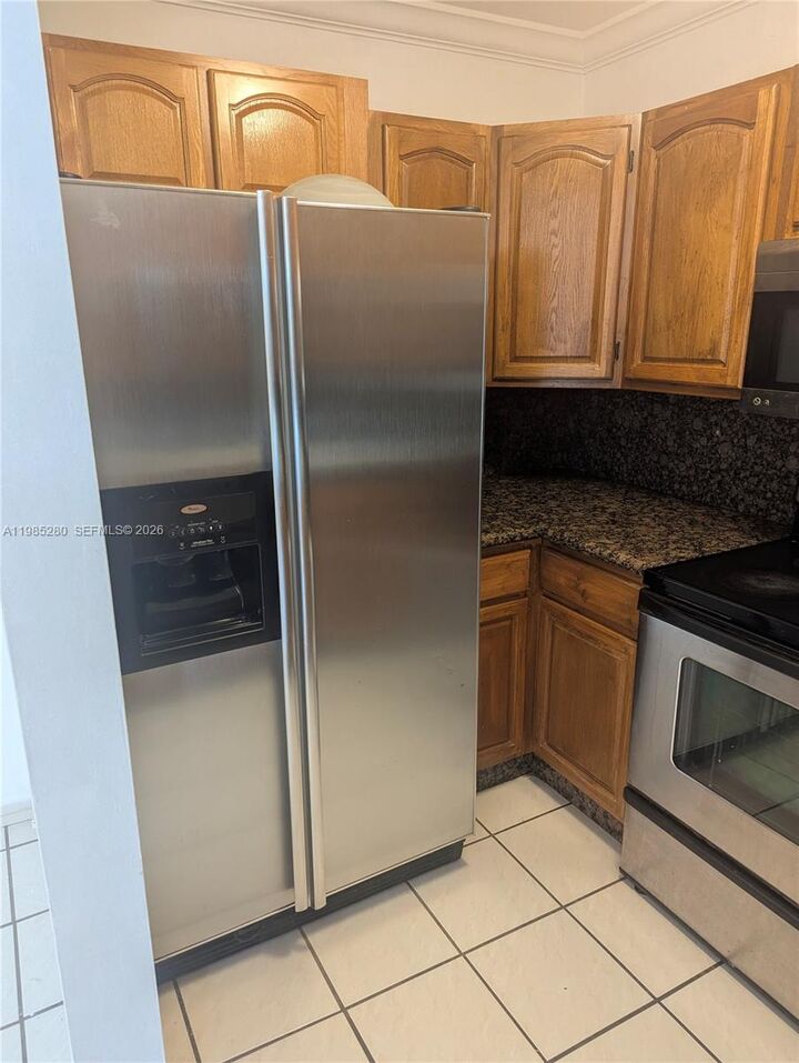 Property Photo:  1051 SW 1st St 411  FL 33130 