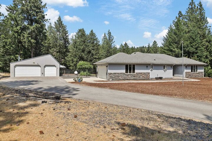 Property Photo:  6920 N Harvard Rd  WA 99025 