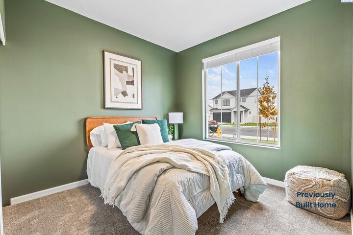 Property Photo:  301 Sapphire Ave  WA 98930 