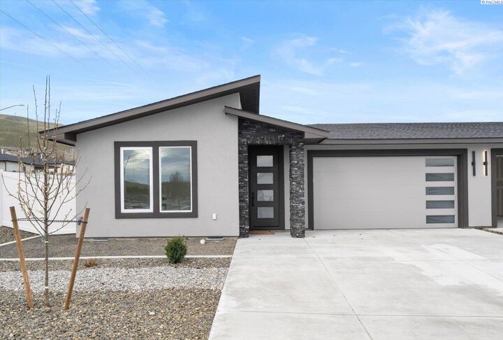 Property Photo: 1102 Fairhaven Loop 34 WA 99352