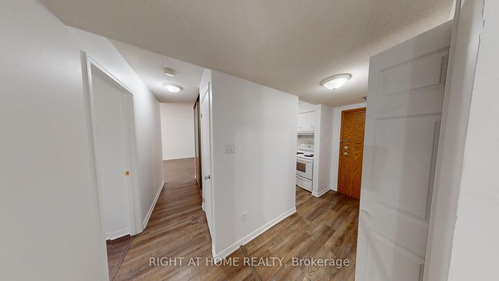 Property Photo: 25 Meadow Lane 304 ON L4N 7K2