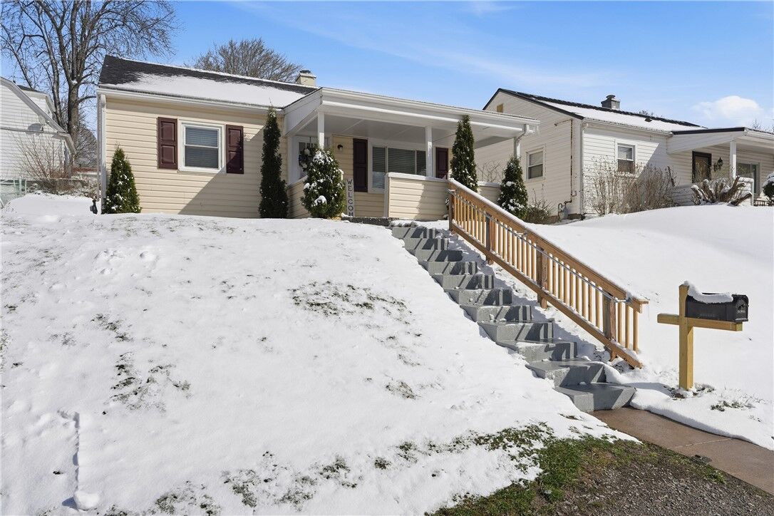 Property Photo: 805 Colonial Ave PA 15061