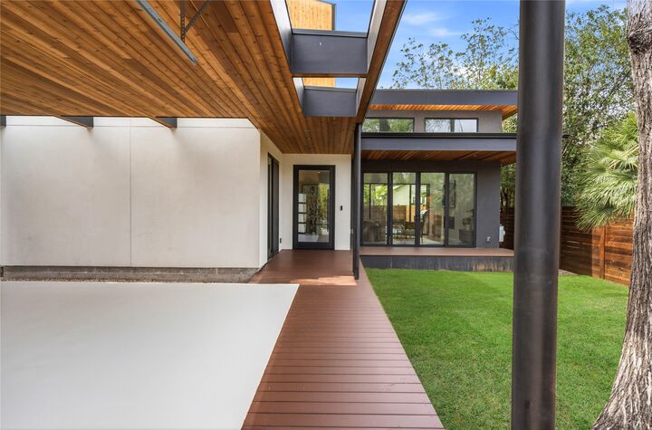 Property Photo:  2306 S 2nd Street  TX 78704 
