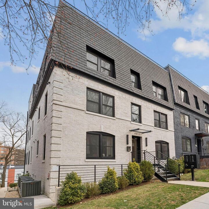 Property Photo: 4017 Davis Place NW 7 DC 20007