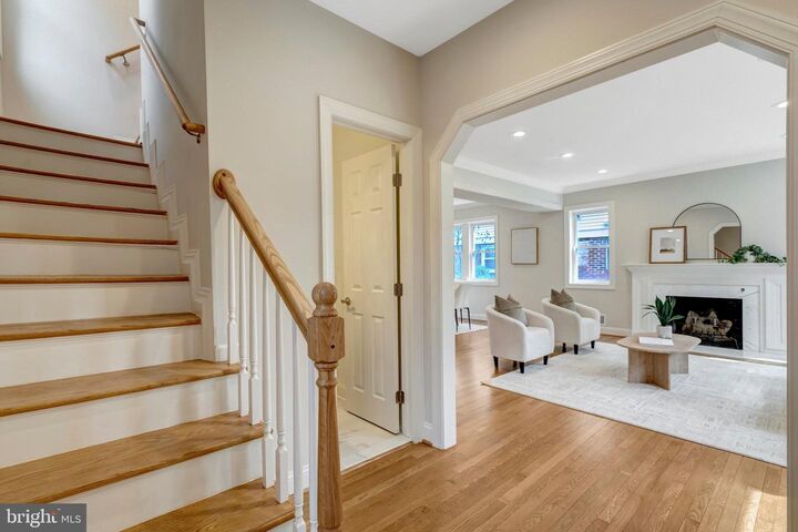 Property Photo:  2517 King Street  VA 22301 