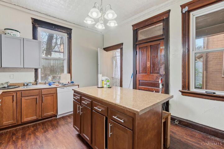 Property Photo: 2308 W Clifton Avenue OH 45219