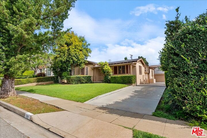 Property Photo: 1111 Berkeley St CA 90403