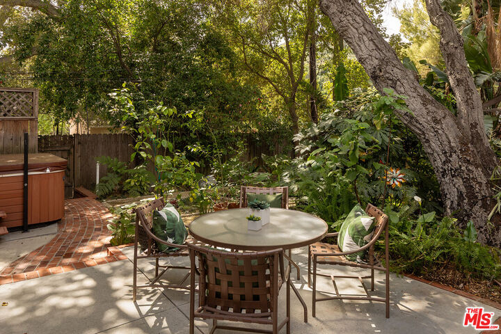 Property Photo: 3661 Malafia Dr CA 91208