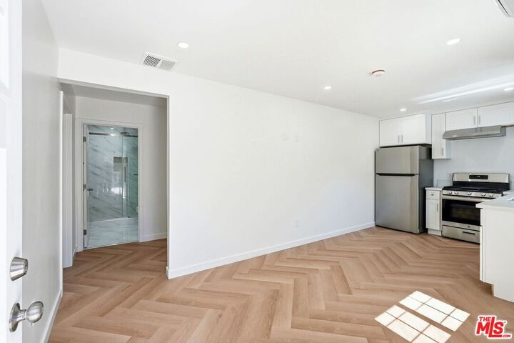 Property Photo: 11445 Delano St CA 91606