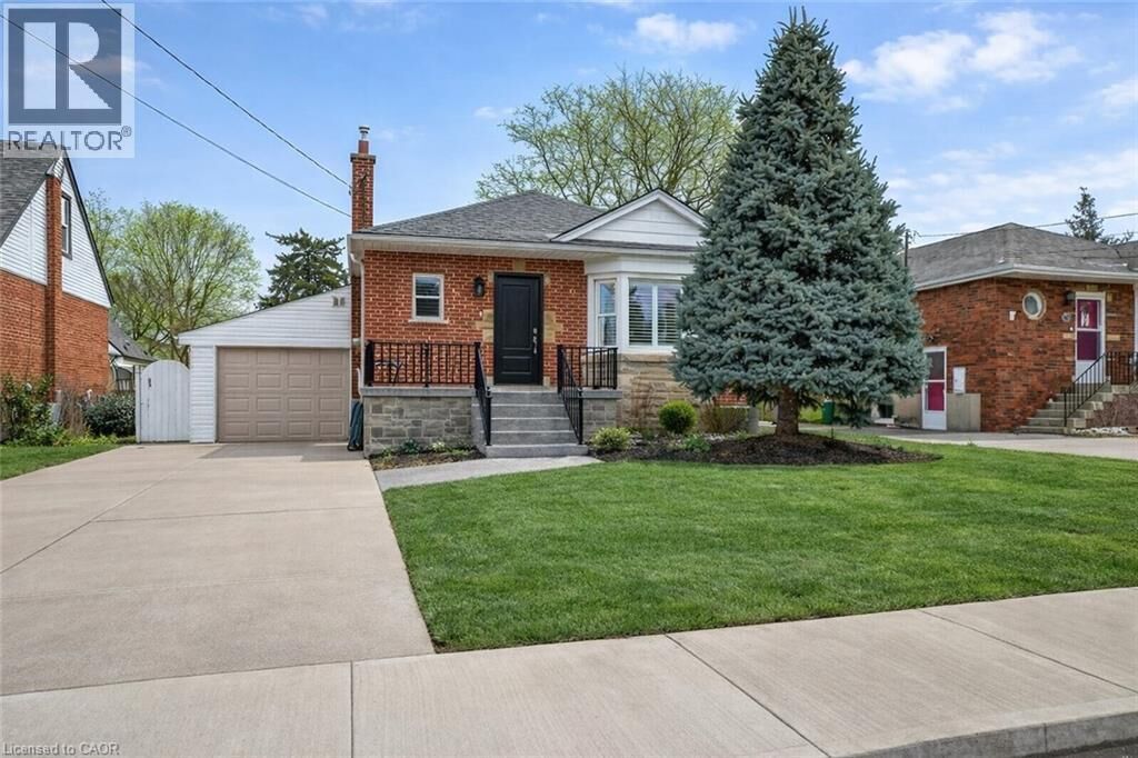 Property Photo:  237 East 32nd Street  ON L8V 3S3 