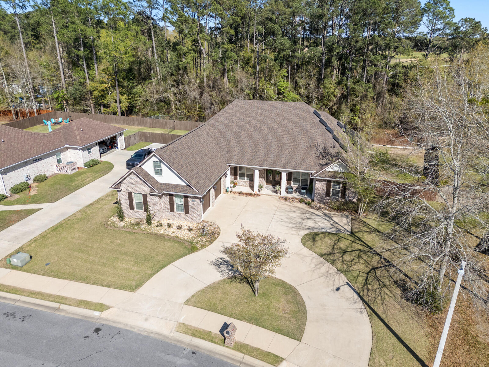 Property Photo: 5556 Madelines Way FL 32571