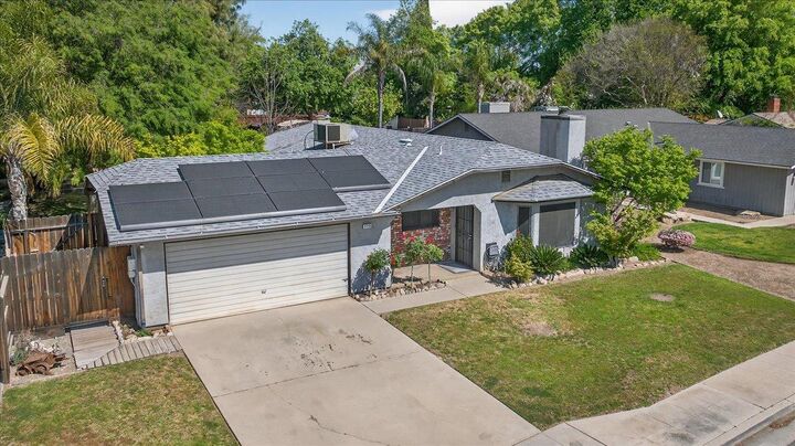 Property Photo: 1715 Donner Avenue CA 93611