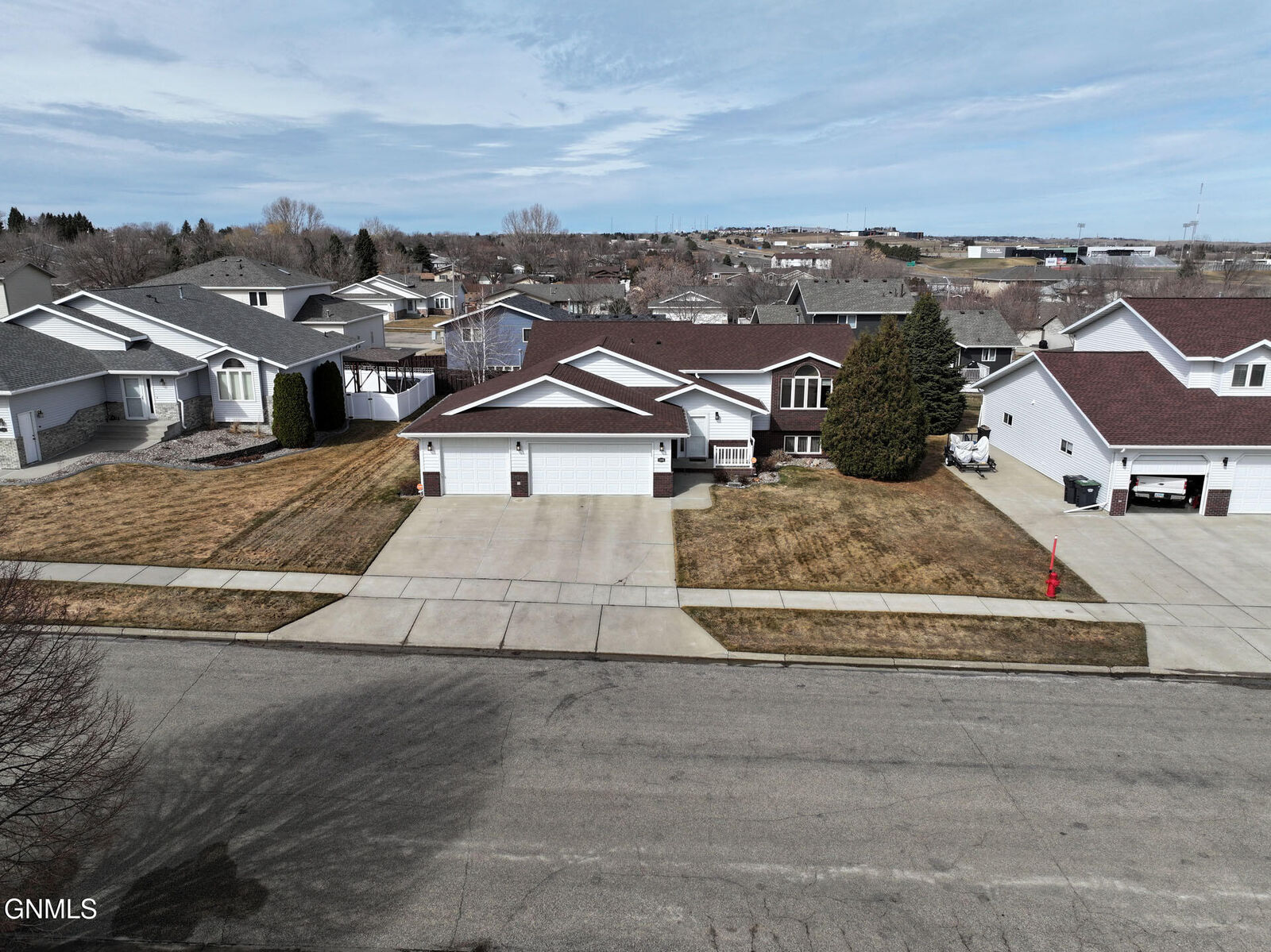 Property Photo:  1205 6th Avenue NE  ND 58554 