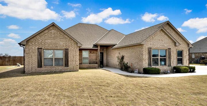 Property Photo: 366 Mountain Ridge Dr OK 73507