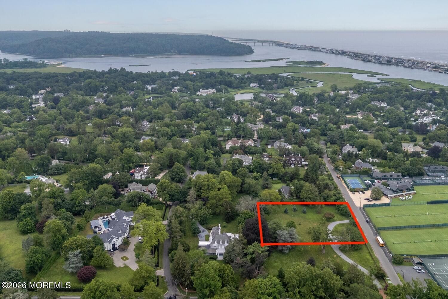 Property Photo:  8 Tennis Court Lane  NJ 07760 