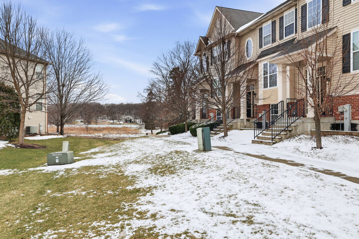 Property Photo:  71 Melrose Court  IL 60177 
