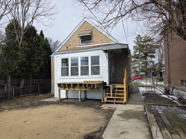 Property Photo:  7747 W Balmoral Avenue  IL 60656 