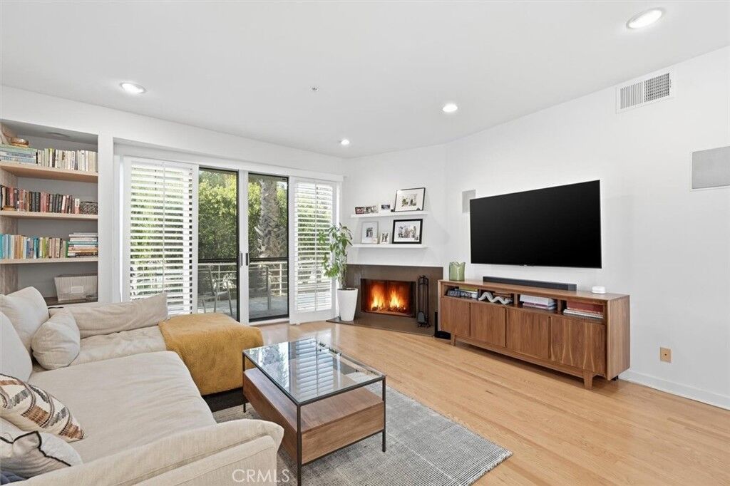 Property Photo:  943 14th Street 101  CA 90403 