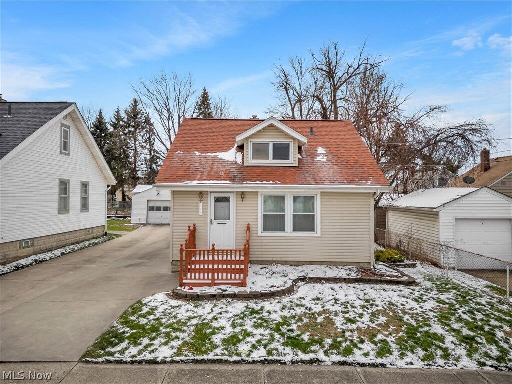 Property Photo:  526 Clifford Avenue  OH 44301 