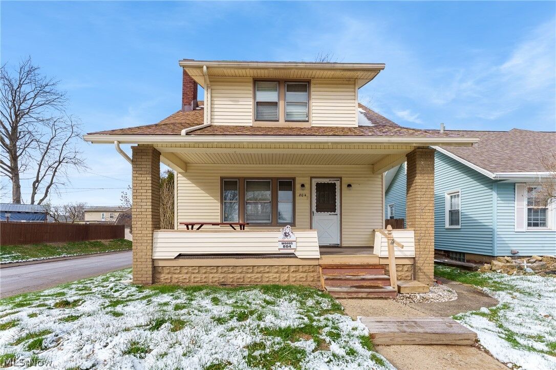 Property Photo:  804 NE Medill Avenue NE  OH 44646 