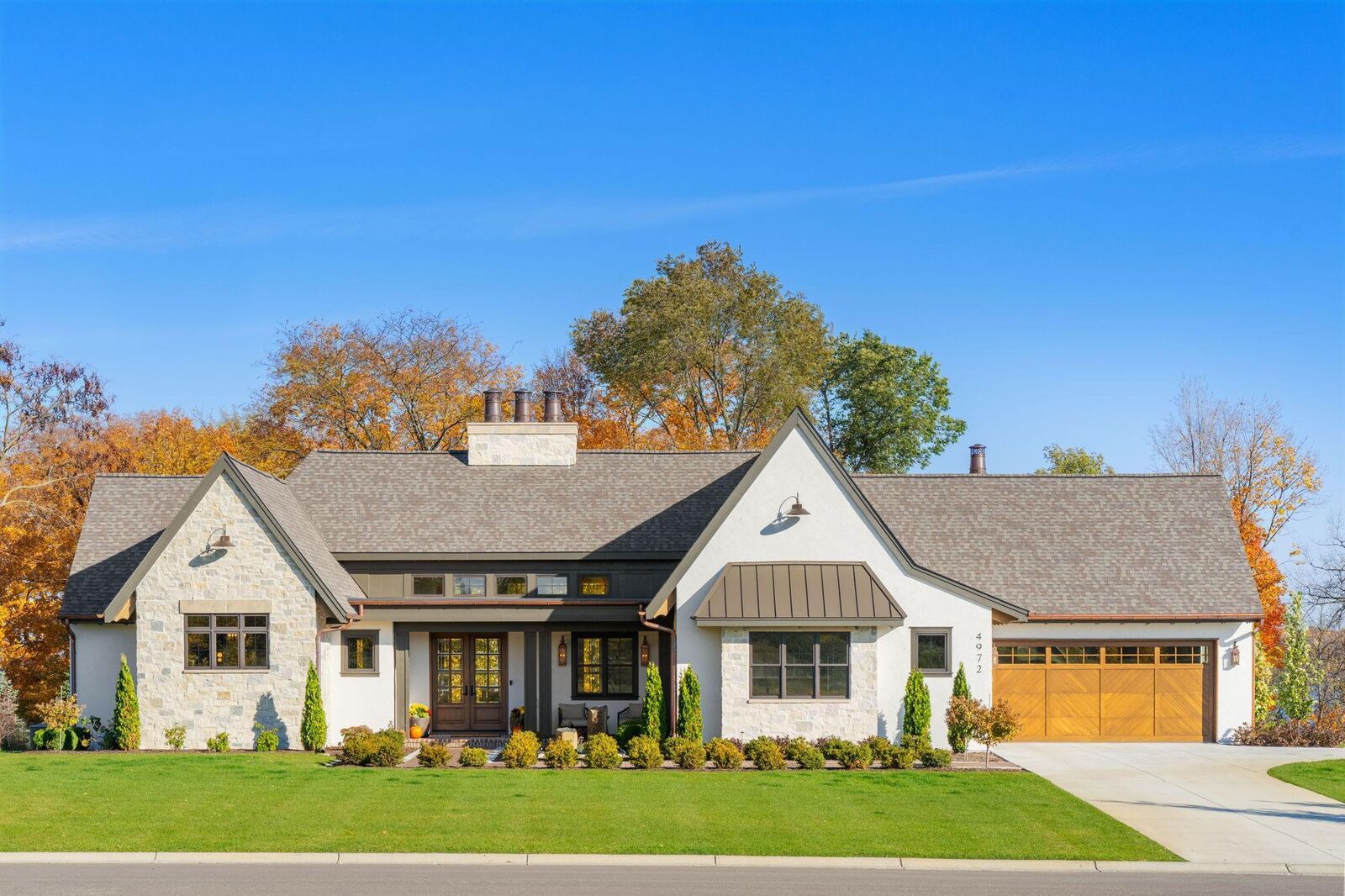 Property Photo: 4972 Bridgevine Way MN 55359