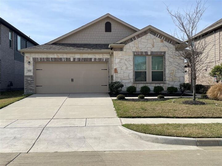 Property Photo:  920 Waggoner Drive  TX 76227 