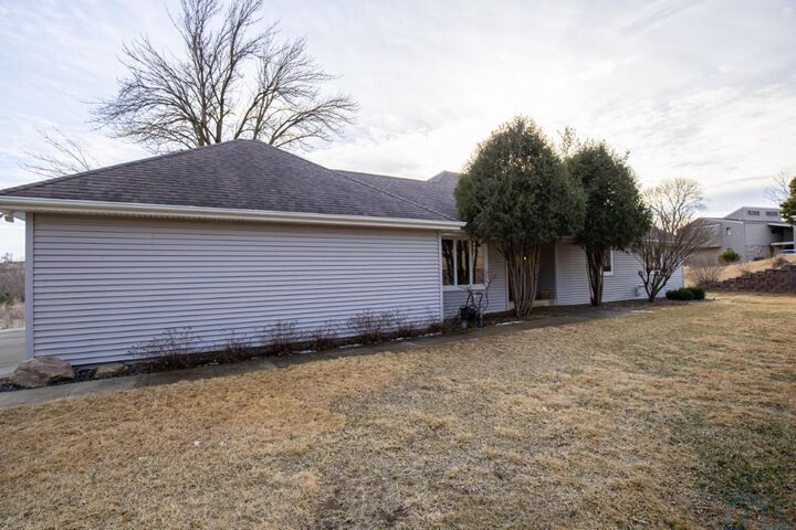 Property Photo:  2 Red Fox Run  IA 51104 