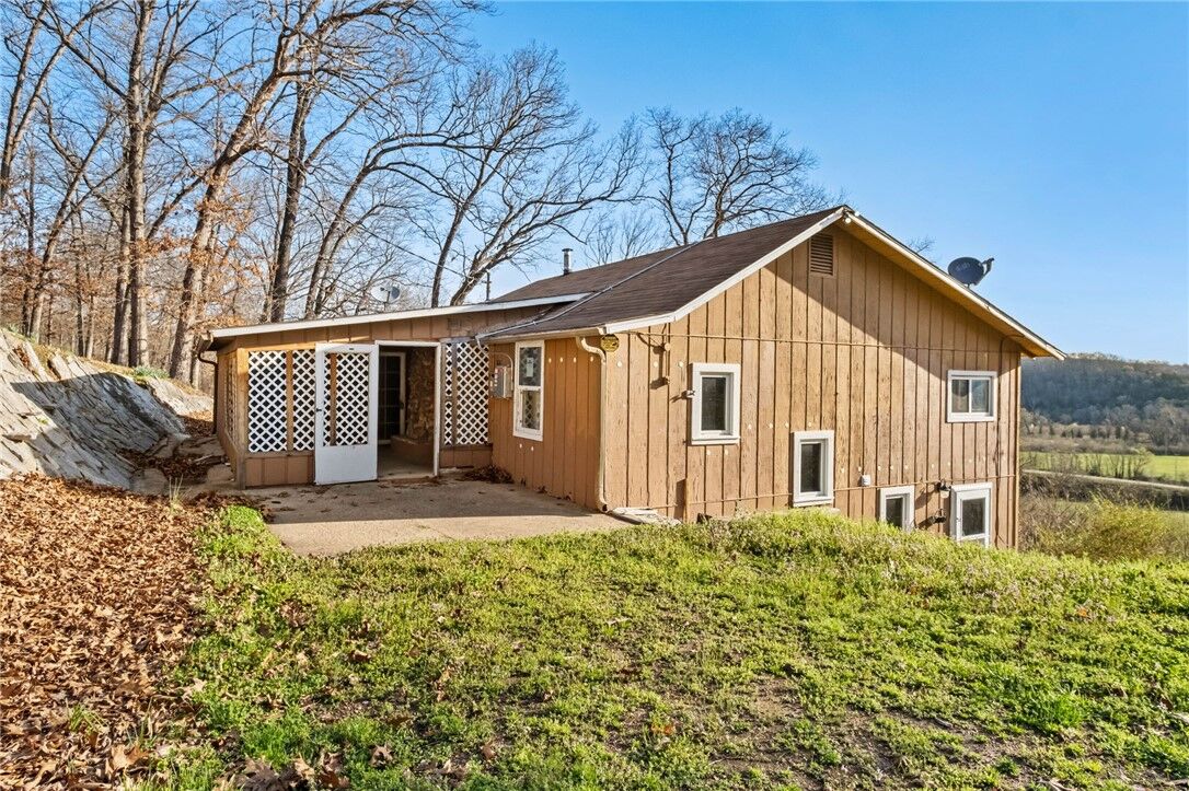 Property Photo:  300 Summit Drive  MO 64854 