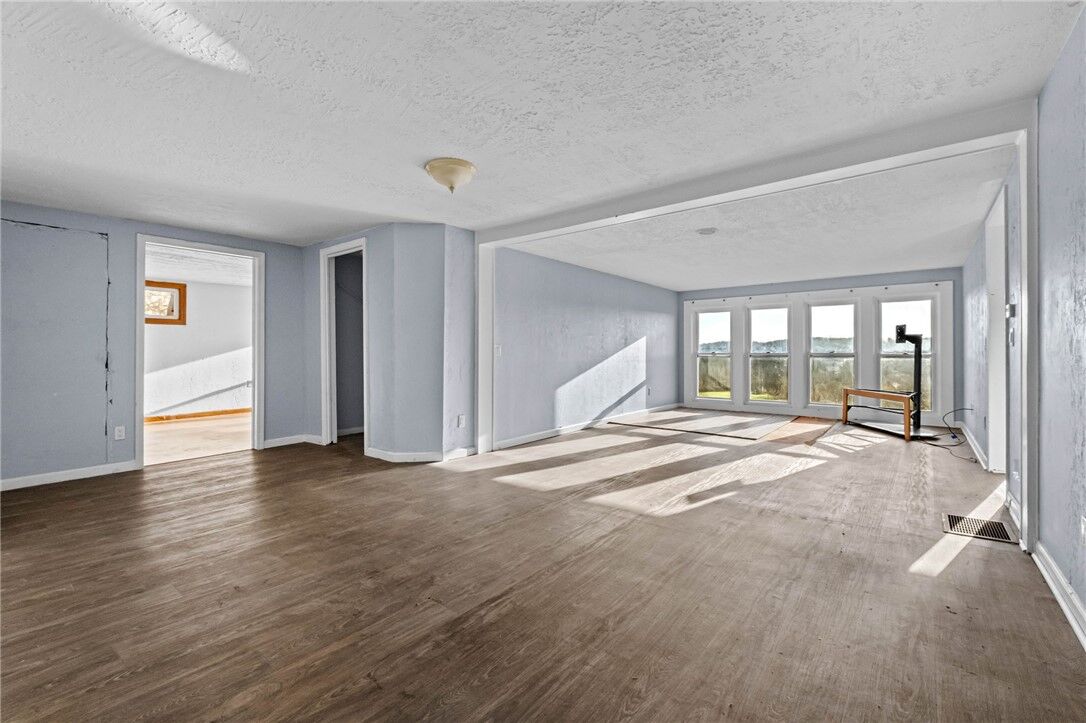 Property Photo:  300 Summit Lane  MO 64854 