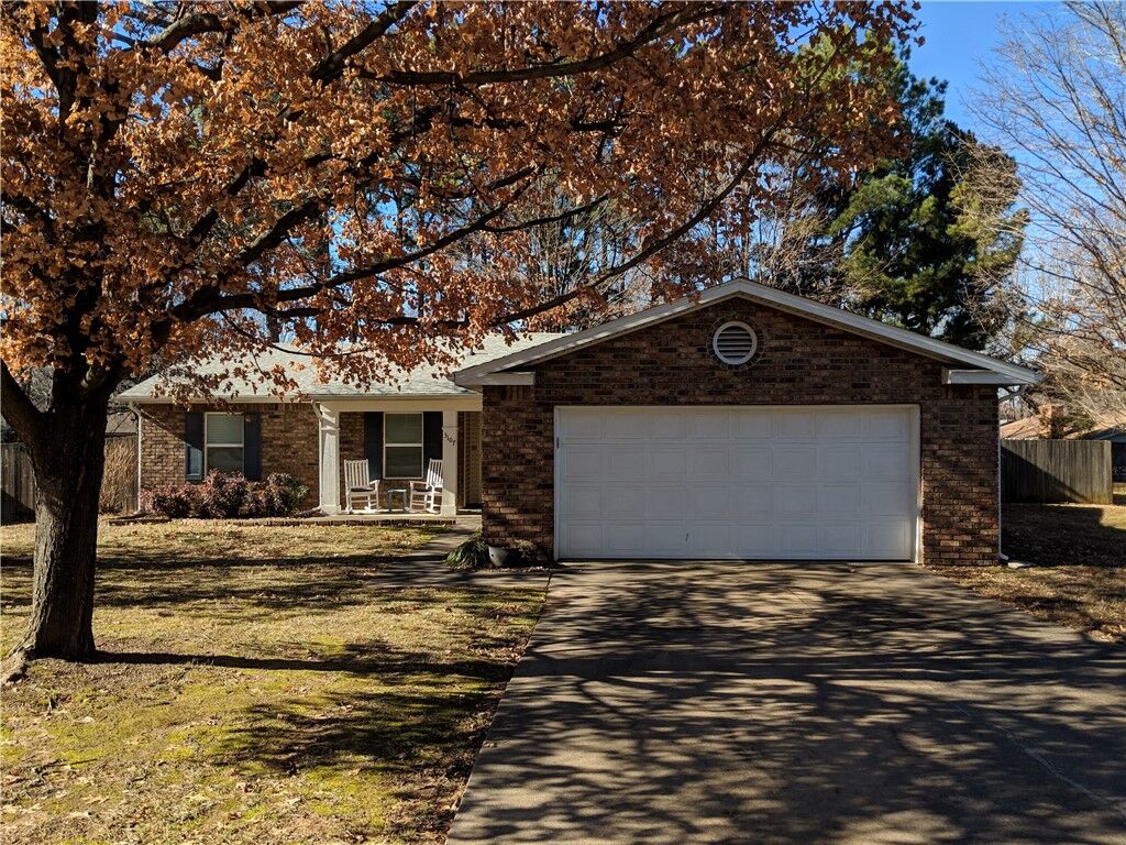 Property Photo:  3107 N Malinda Drive  AR 72703 