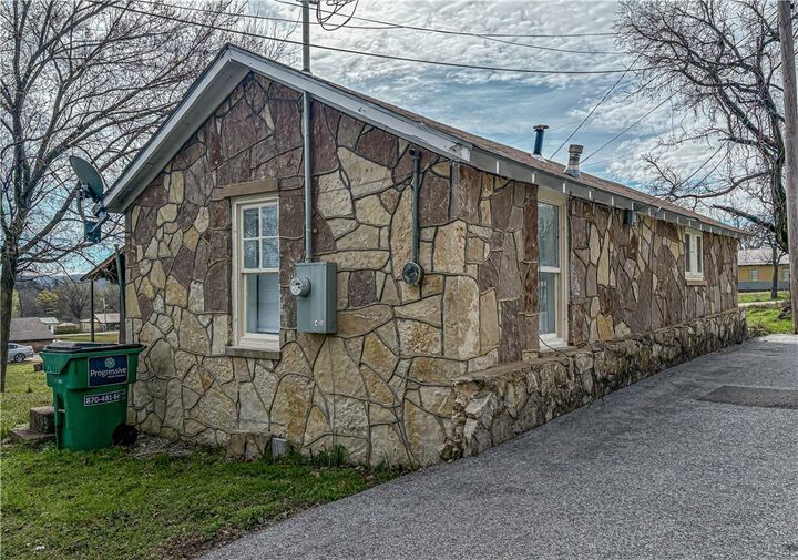 Property Photo:  399 N College Avenue  AR 72687 