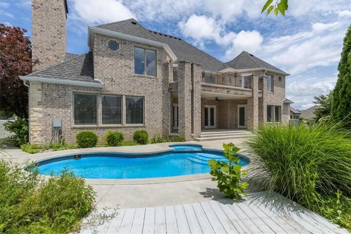 Property Photo:  1 W Colonial Drive  AR 72758 