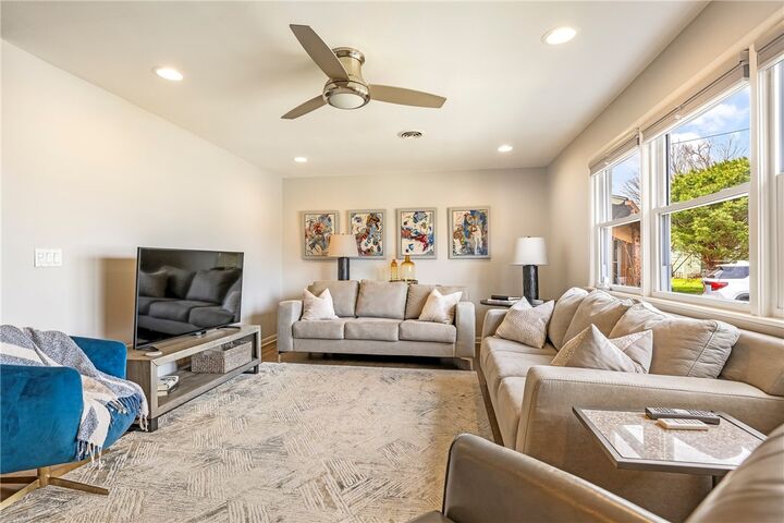 Property Photo:  715 NW 6th Street  AR 72712 