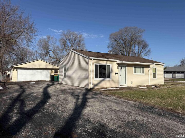 Property Photo:  1480 Russell Avenue  IL 61401 