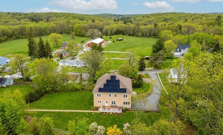 Property Photo:  98R Walnut Street  MA 01545 