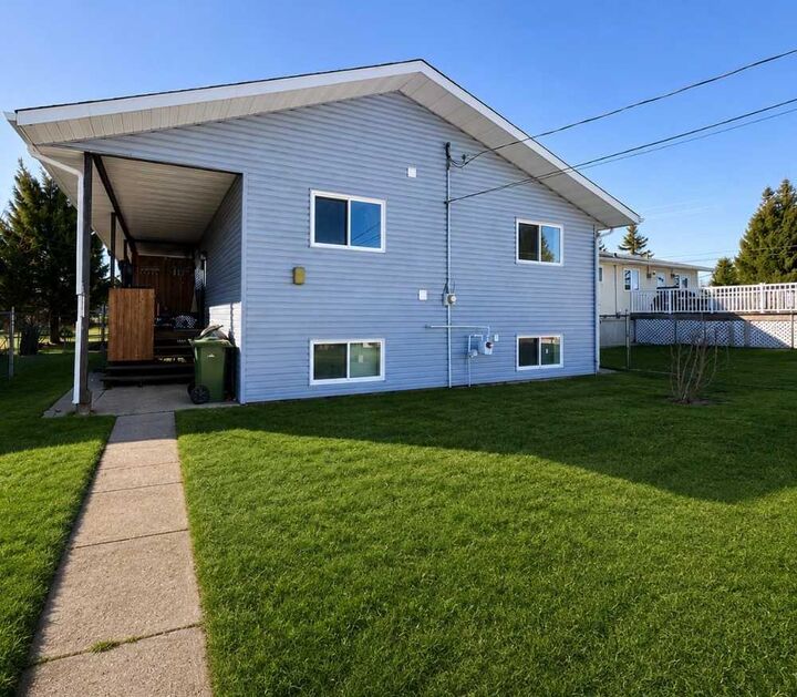 Property Photo: 5020 61 Avenue Close AB T4J 1E7