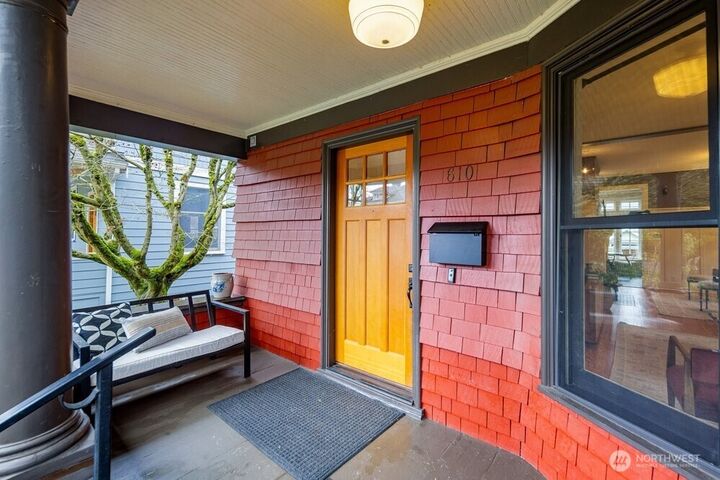 Property Photo:  610  16th Avenue E  WA 98112 