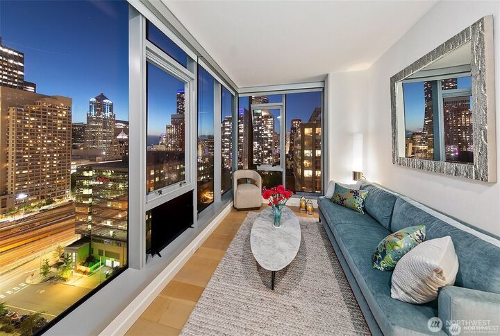 Property Photo:  800  Columbia Street 1801  WA 98104 