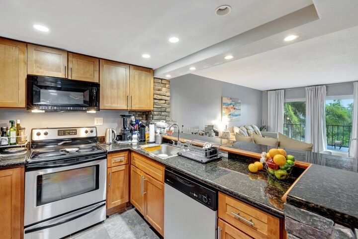 Property Photo: 3004 NE 5th Terrace 208-C FL 33334